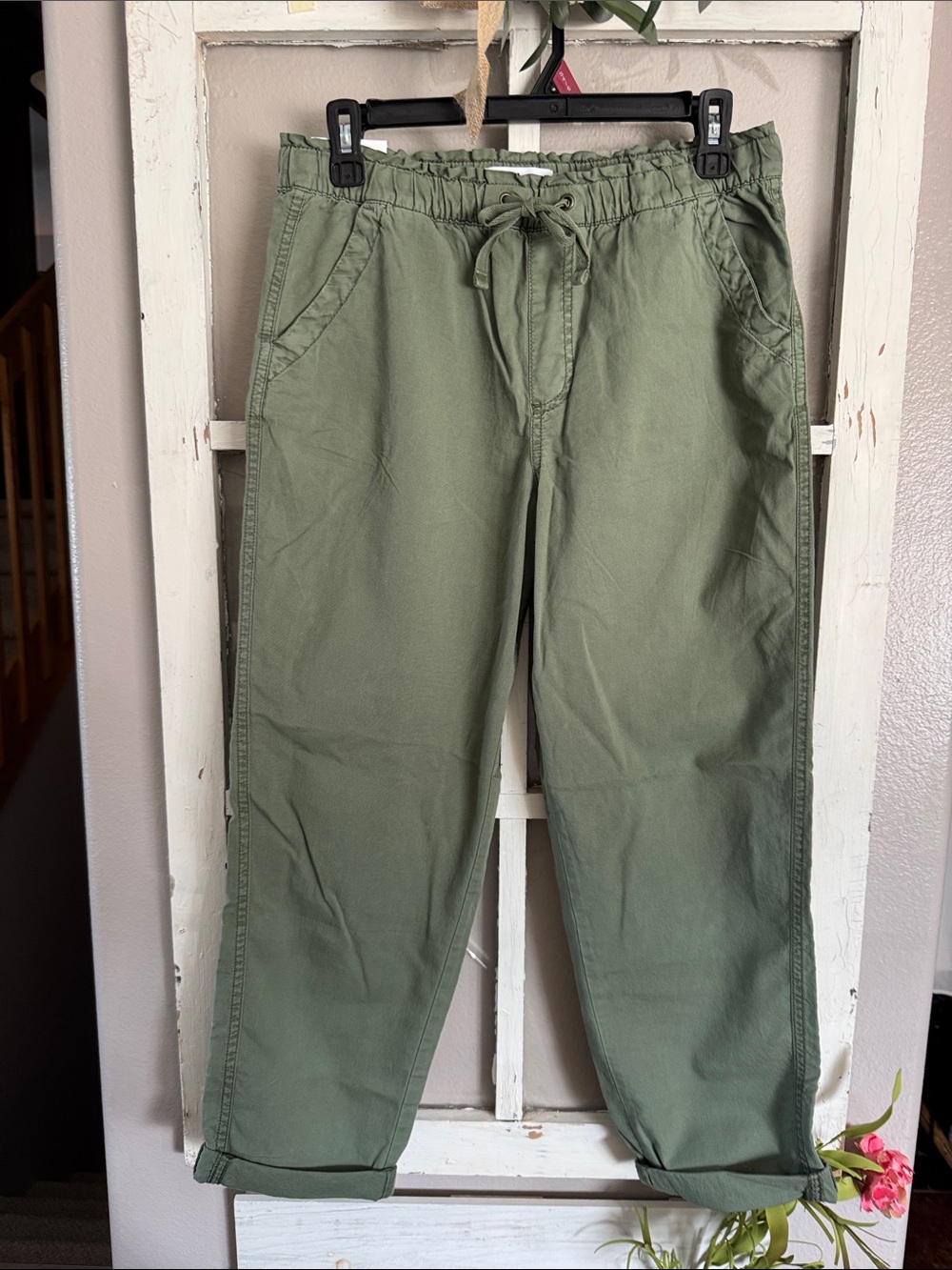 Sonoma women’s Olive Casual Chinos - elastic waist & drawstring. New with tags!